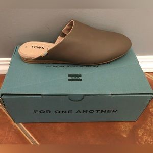 Tom's Vegan Tan Leather Slip On Mules - Taupe Grey Colour - Women’s Size 5